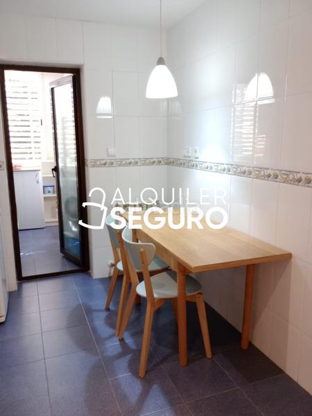 Foto 5d3489ef-dc89-4bed-8aba-74f0e8376358. Location appartement avec chauffage parking piscine dans Madrid