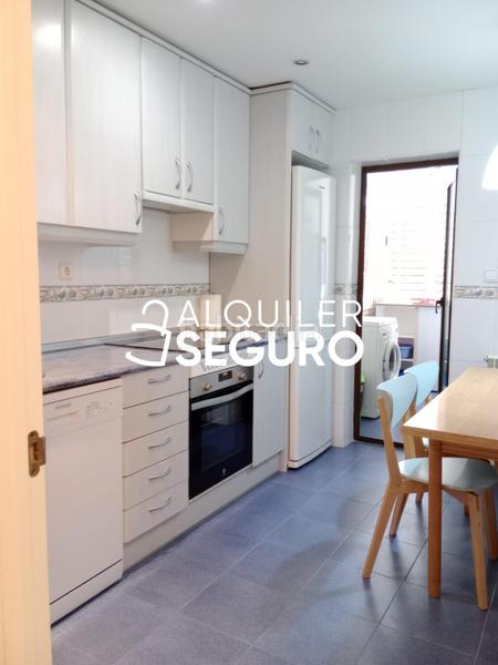 Foto 9007f588-b41a-4bf0-b5df-b9e36b9ea9d3. Location appartement avec chauffage parking piscine dans Madrid