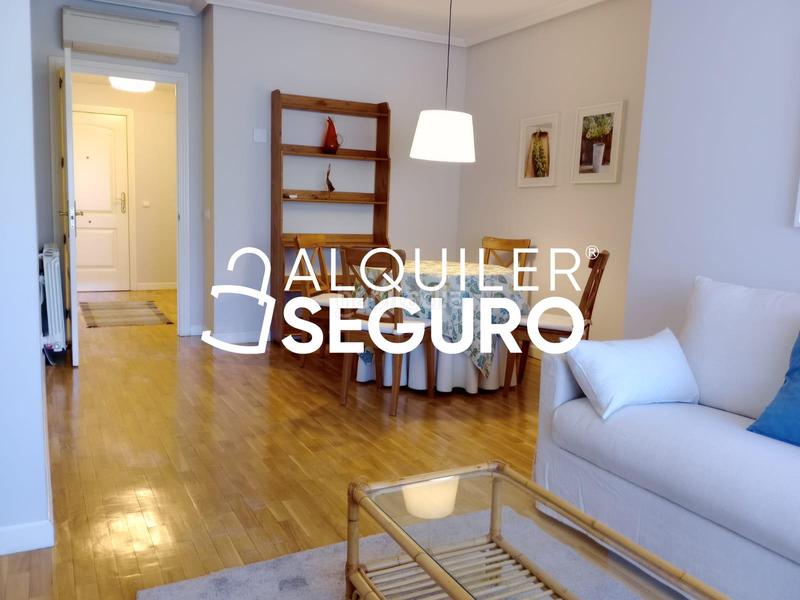 Foto 26fcbacc-e012-4c3a-9a1a-e28a7caac6b8. Rent flat with heating parking pool in San Pascual Madrid