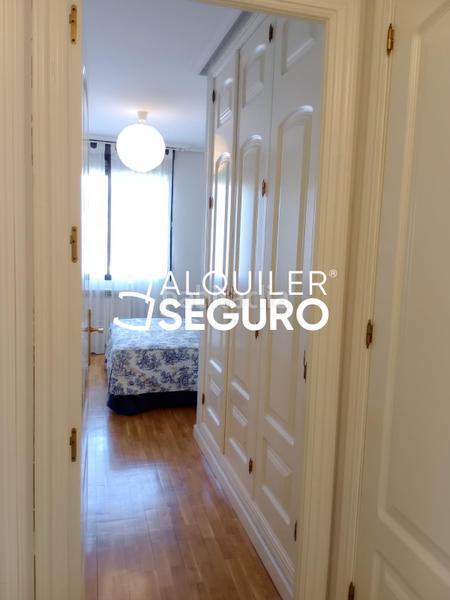 Foto 9fcada9e-4b06-4664-b81b-cd75240d24bb. Rent flat with heating parking pool in San Pascual Madrid