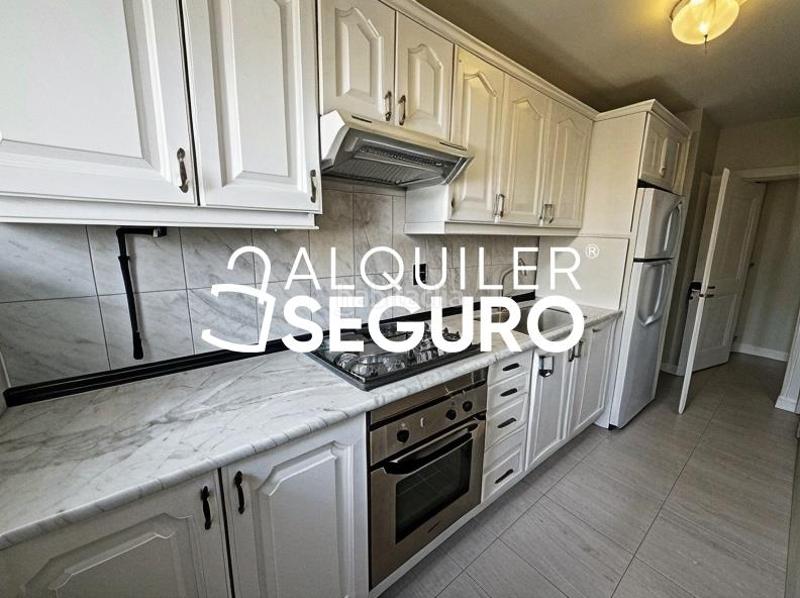 Foto feaf92a8-201d-4fc0-8e77-16afa637e34e. Rent flat with heating in Las Águilas Madrid
