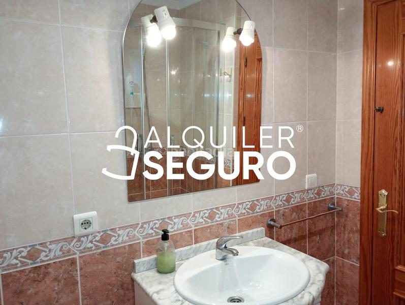 Foto 1787995a-4a50-47b5-82dc-6b253799e0c0. Alquiler piso  av. del obispo angel herrera oria en Málaga