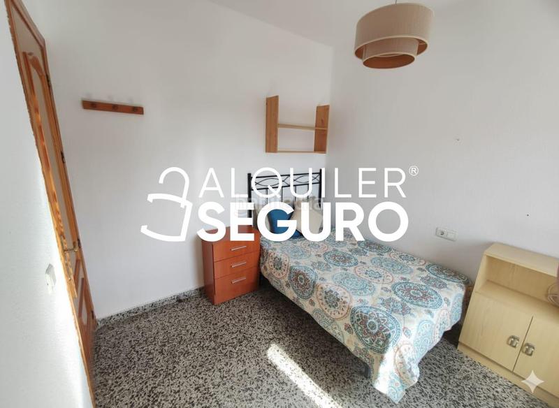 Foto 82a4ef36-723c-4990-877e-2214947da660. Alquiler piso  av. del obispo angel herrera oria en Málaga