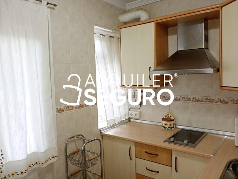 Foto 8879c71c-6937-4255-9fab-081c22c61046. Alquiler piso  av. del obispo angel herrera oria en Málaga