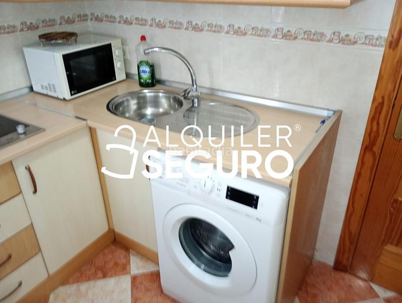 Foto a359c37f-df76-40c8-8083-e95ad0fba859. Alquiler piso  av. del obispo angel herrera oria en Málaga