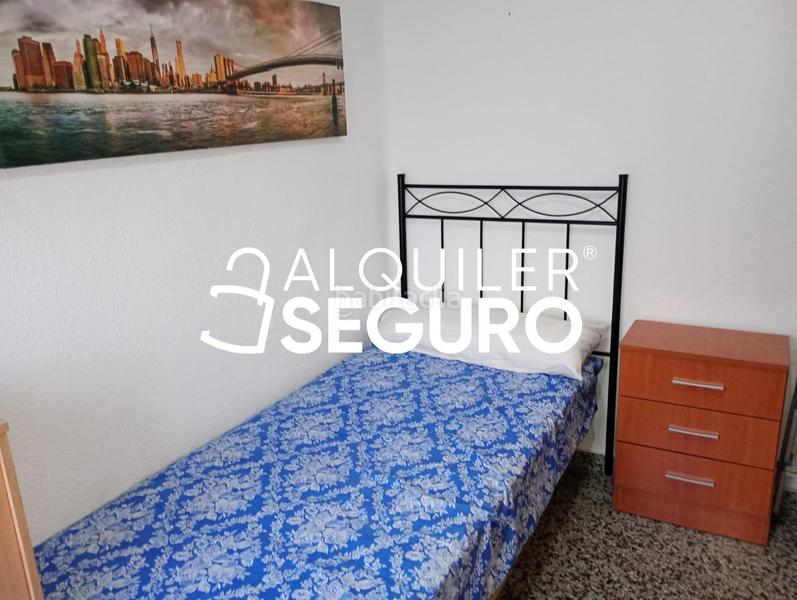 Foto d46dbd71-e033-421f-9868-3865b4fe4f55. Alquiler piso  av. del obispo angel herrera oria en Málaga