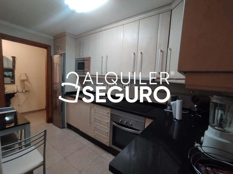 Foto cc45f576-a5aa-47c6-b747-97e062dc1351. Rent flat with parking in Centro ciudad Fuengirola