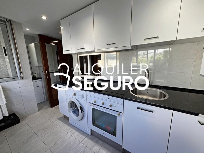 Foto 7f2d25ba-7bed-4035-9fa9-15e7046f2682. Rent flat with heating pool in Entrevías Madrid