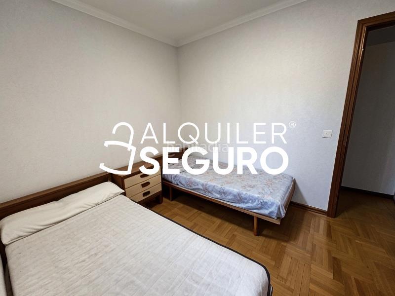 Foto f6dff377-d73c-413c-b187-732cf8b683a0. Rent flat with heating pool in Entrevías Madrid