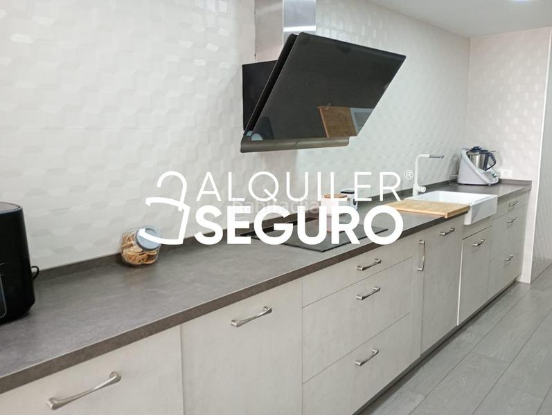 Foto c2ea60ed-3fb6-407e-bda8-70a441c16b14. Miete etagenwohnung mit parking in Conde de Ureña Málaga