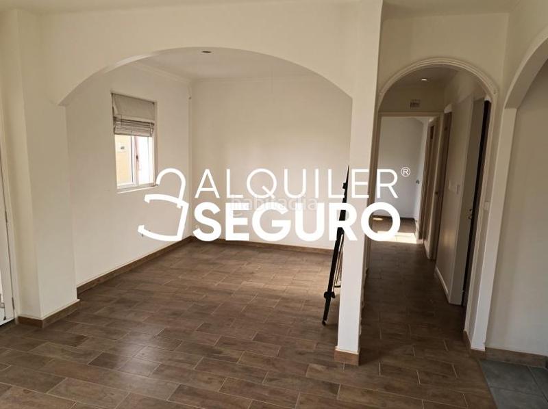 Foto 6824dd2e-4d86-469f-afca-eca0cd499216. Alquiler piso  c virgen de montserrat en Centro - Doña Mercedes Dos Hermanas