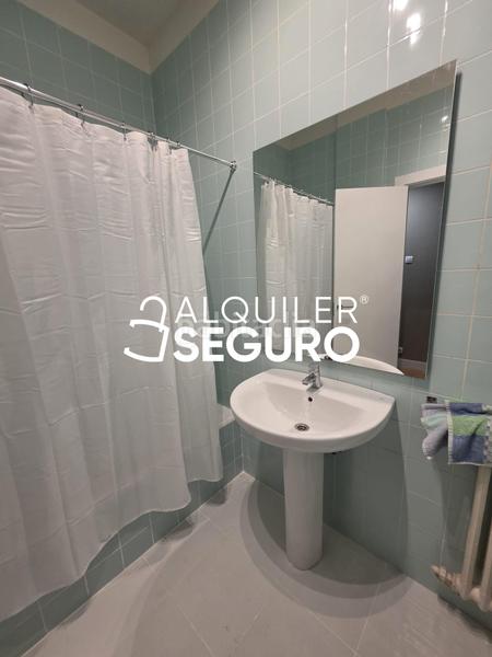 Foto 40d5d286-32bd-49c8-9e49-1238db930191. Rent flat with heating in Santutxu-Basarrate Bilbao