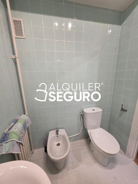 Foto 71653872-b889-4b7e-8b30-724995dea231. Rent flat with heating in Santutxu-Basarrate Bilbao