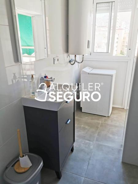 Foto 0e00bb11-00bc-4d1a-99b4-0985a435db76. Rent flat with heating parking in Playa Levante Benidorm