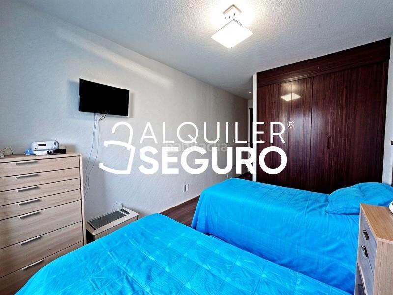 Foto 2e9a823b-6dec-41fe-b5c7-6c1db0f353b2. Alquiler piso  av. del santuario de valver en Madrid