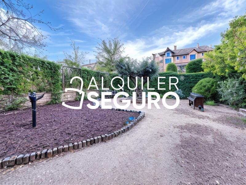 Foto 5ce50f6d-8449-4977-b62c-fa8ded72a10b. Alquiler piso  av. del santuario de valver en Madrid