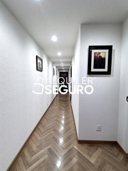 Foto 17154430-657b-4414-8f1f-55b1a1beebc9. Rent flat with heating parking pool in Montecarmelo Madrid