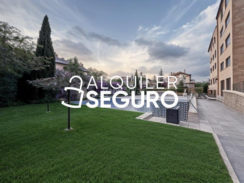 Foto 5b81debc-ea7e-4f54-b69d-a413a284168b. Rent flat with heating parking pool in Montecarmelo Madrid