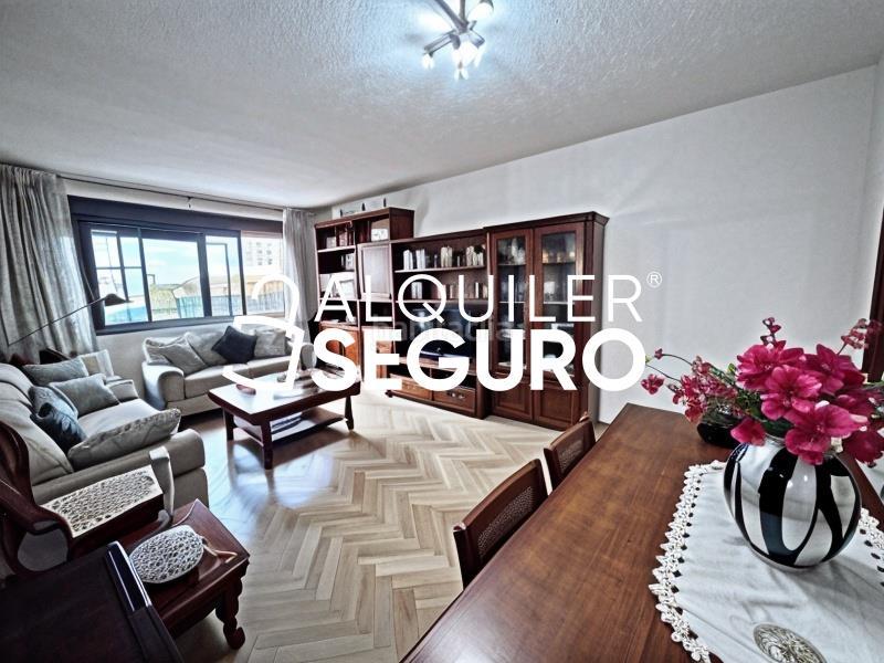 Foto 62d949f7-9039-4f5b-85f0-5e98a05dd8f1. Rent flat with heating parking pool in Montecarmelo Madrid