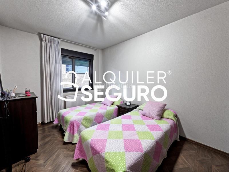Foto d864167f-2d08-4e12-99fe-97f7c9fcbc55. Rent flat with heating parking pool in Montecarmelo Madrid