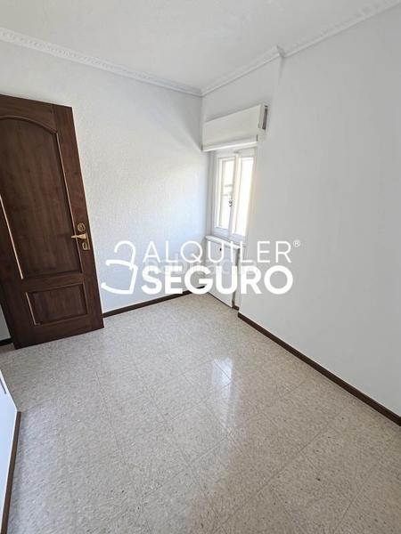 Foto fab42e73-400a-40f4-a509-cab986ec94a9. Rent flat with heating in Reyes Católicos Alcalá de Henares