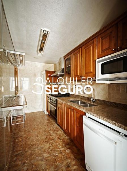 Foto 9aa39c97-455f-40d3-929a-73cccdcf9192. Location chalet avec chauffage dans Avenida Europa Pozuelo de Alarcón