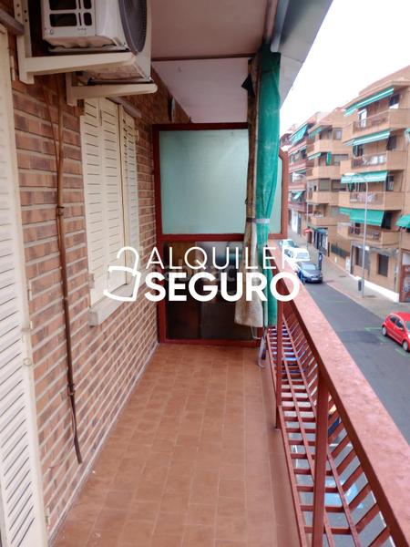 Foto 2f864e1a-abf5-4b43-b9ba-1de6dd230304. Rent flat with heating in Ventas Madrid