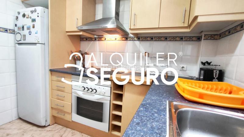 Foto 4e7af47b-4cd3-4bed-9c53-f5680066df7d. Alquiler piso  av. perez galdos en El Botànic Valencia