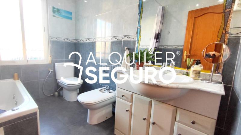 Foto 9bd799aa-1d04-4c3e-b765-7f032f158566. Alquiler piso  av. perez galdos en El Botànic Valencia