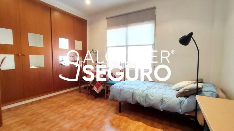 Foto 698859fd-2648-46a4-bed5-37aa54d7d025. Rent flat in El Botànic Valencia