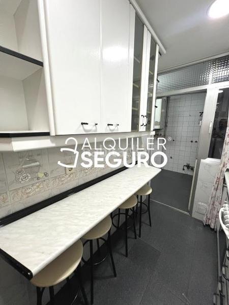 Foto ee6feaaa-adac-4feb-8e5f-a2459cbd9d5a. Alquiler piso  c villajoyosa en Los Rosales Madrid