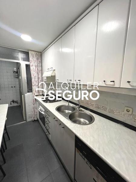 Foto 3f45248f-29f4-4ec1-9f23-a5967df16ed0. Miete etagenwohnung mit heizung pool in Los Rosales Madrid