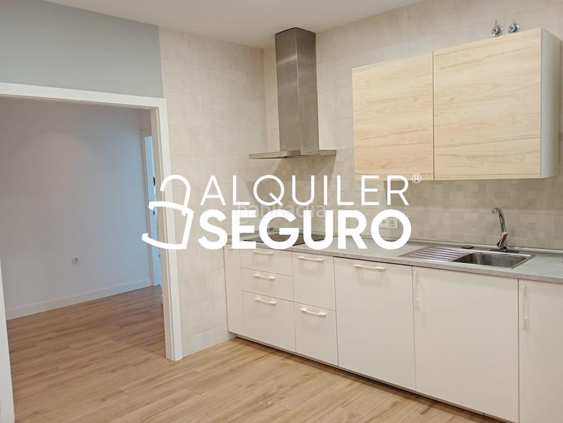 Foto 2f077cb7-a444-4dd1-b90f-43b8ce180326. Alquiler piso  av. manuel agustin heredia en Limonar Málaga