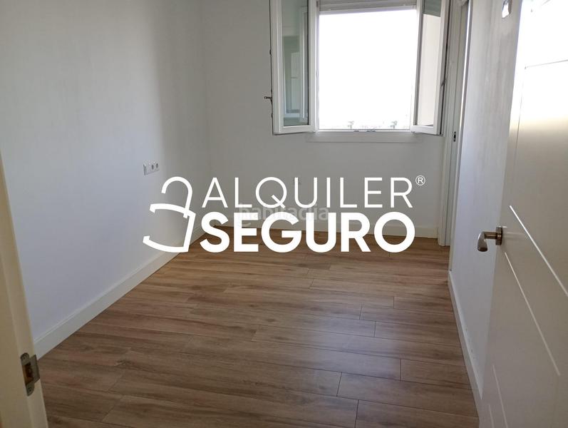 Foto 8080444b-849b-472e-a63a-ae6c301e279d. Alquiler piso  av. manuel agustin heredia en Limonar Málaga