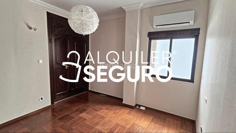 Foto 33ccc052-7c7d-4919-af6d-2fbb7e845e79. Rent flat in Los Remedios Sevilla