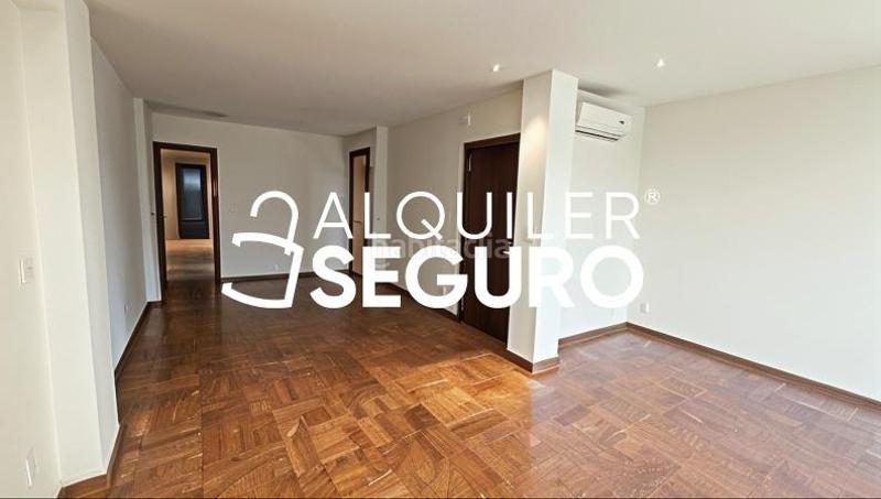 Foto 760de605-1e1c-4452-bf8b-9d538f5126f0. Rent flat in Los Remedios Sevilla