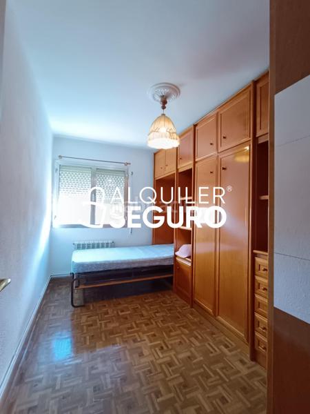 Foto f1c36197-f290-4364-b6f7-0e7073bab9a2. Alquiler piso  pl. tarifa en Puerta Bonita Madrid