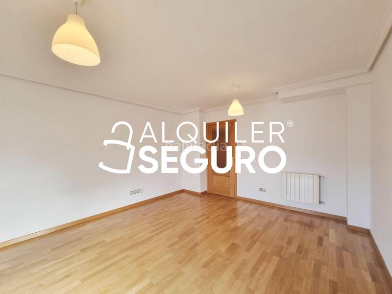 Foto f3dec49f-7d1a-4862-8e18-66f19fb60595. Lloguer pis amb calefacció aparcament piscina a Villalba Estación Collado Villalba