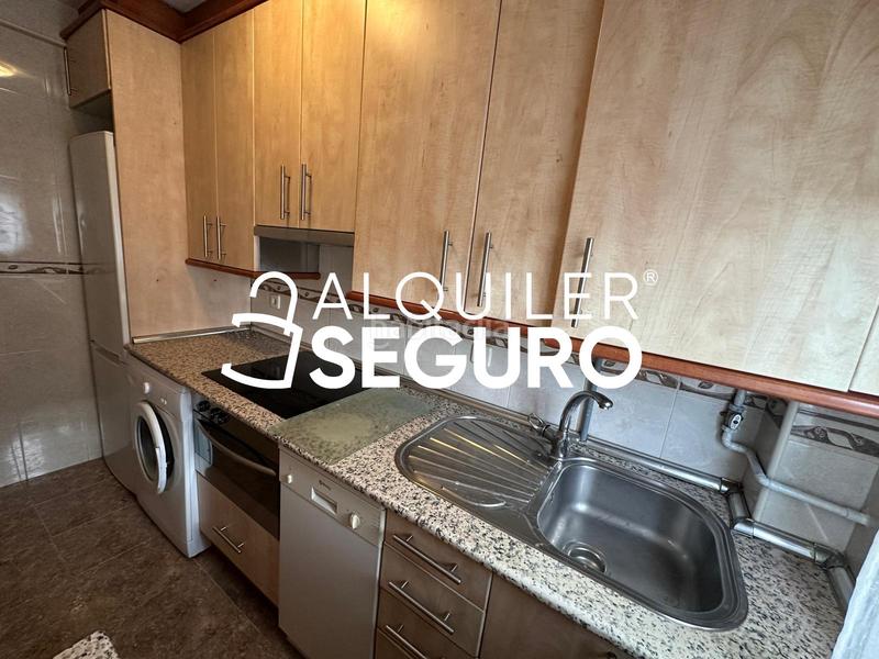 Foto 6b512d1f-6028-4032-9a76-d762bee229c7. Alquiler piso  c virgen de lluc en Quintana Madrid