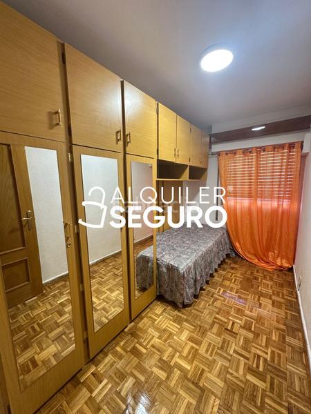 Foto 9990573f-6129-42f0-bf98-8c681af049d6. Alquiler piso  c virgen de lluc en Quintana Madrid