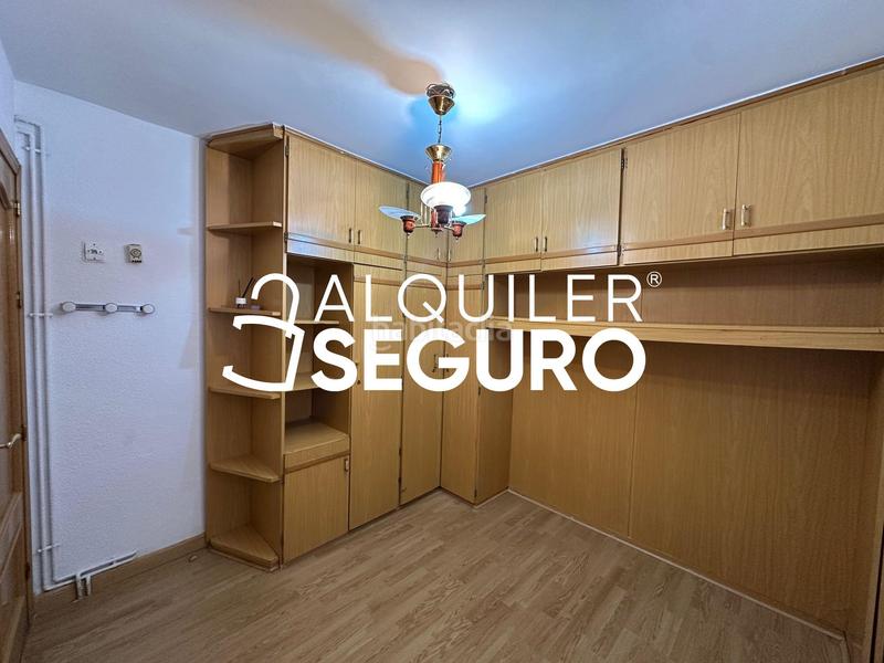 Foto d86a0ca0-1779-469f-8b46-2eb96d599ea1. Alquiler piso  c virgen de lluc en Quintana Madrid