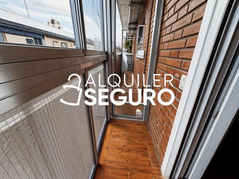 Foto bafaf0bd-60a4-48d2-9cd3-34604b0dc326. Alquiler piso  c jose montalvo en San Isidro Madrid