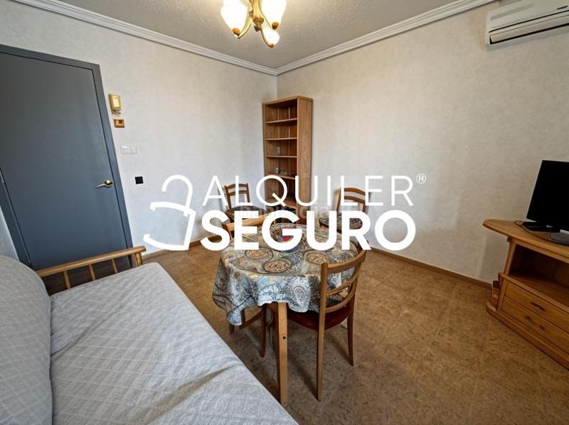 Foto 7b939136-e5eb-42ac-9c36-f44d8246ae85. Alquiler piso  c hermanos del moral en Opañel Madrid