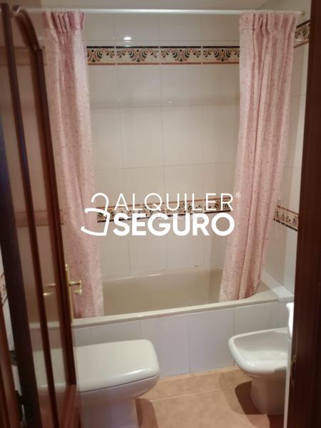 Foto c45c3a1b-e2a5-4d3f-a574-fb8e7f8e901c. Rent flat with heating in Ventas Madrid