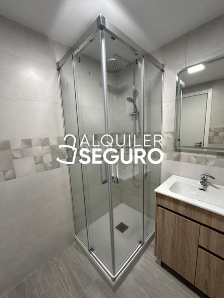 Foto 459a411e-4128-4440-b5b0-3d5636e750cc. Miete etagenwohnung mit heizung in Rejas Madrid