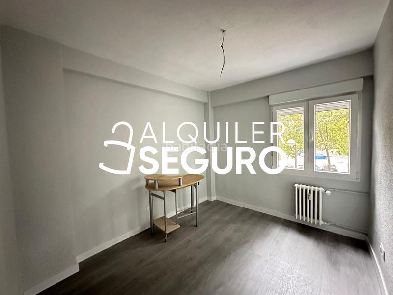 Foto eeeea46b-f303-402b-ab74-3fc400869c9a. Rent flat with heating in Rejas Madrid