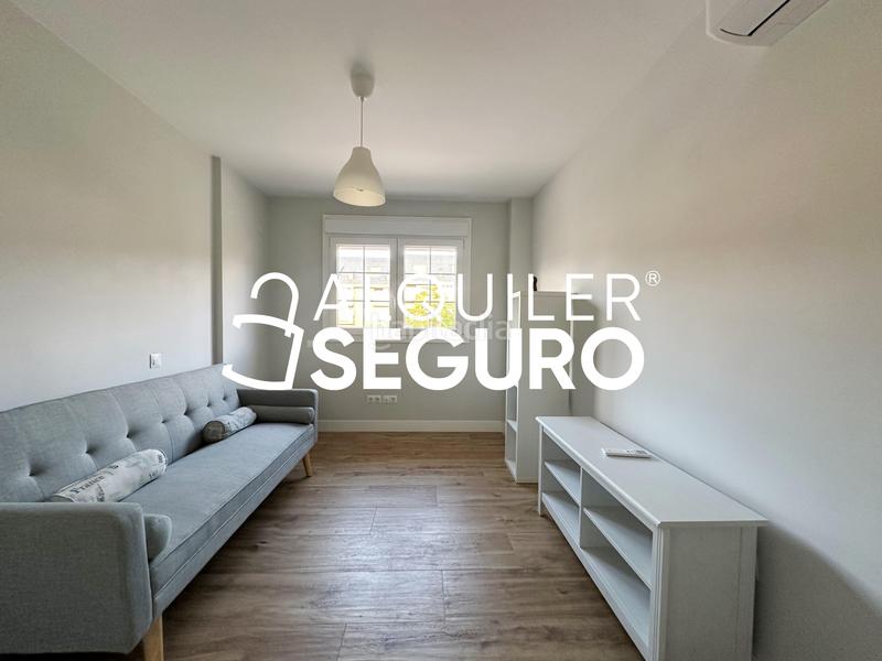 Foto 9547bb42-3c3d-4170-8766-2a1193cbf23d. Lloguer àtic amb calefacció aparcament piscina a Villanueva del Pardillo