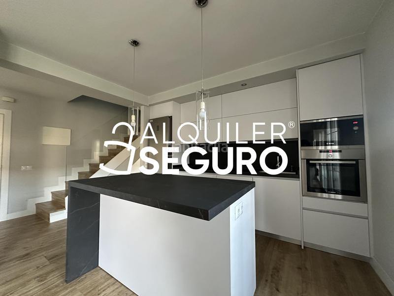 Foto 82d89655-f50c-4f3f-bd48-9df416fd63b2. Location attique avec chauffage parking piscine dans Villanueva del Pardillo