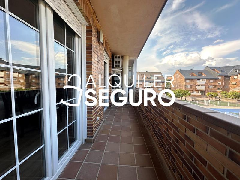 Foto 06a1a7d2-fde5-407a-bf99-3858651ac029. Rent penthouse with heating parking pool in Centro Villanueva del Pardillo