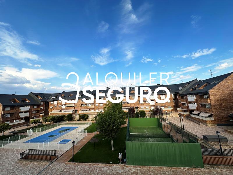 Foto 2960449a-3426-482a-99ef-272cc60c433c. Rent penthouse with heating parking pool in Centro Villanueva del Pardillo